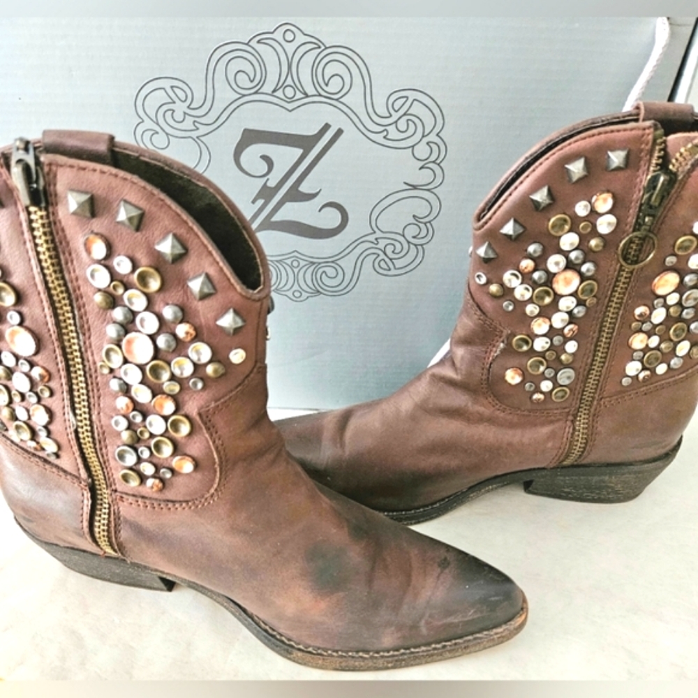 ZIGIny Stud Brown Leather ankle boots in box